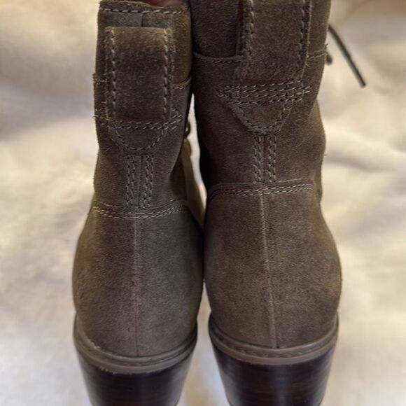 LIKE NEW TIMBERLAND SUADE BOOTIES - Picture 3 of 6